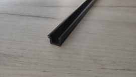 YE-019-3 Долна релса, сива PVC , 3 метра ЧЕРНА